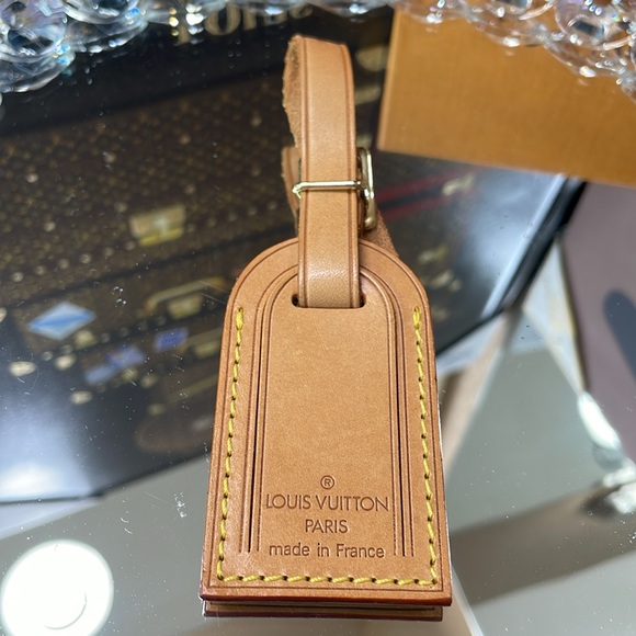 LV Louis Vuitton bundle with mini luggage tag and zipper pull charm - Picture 3 of 8